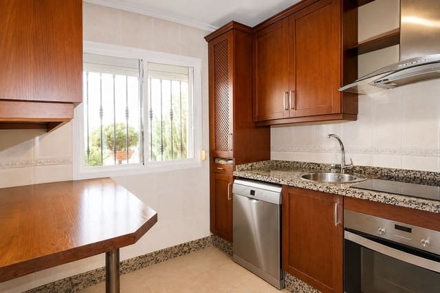 5 Zimmer Haus zu verkaufen in Marbella mit Pool Garage - 560.000 € (Ref: 9964075)