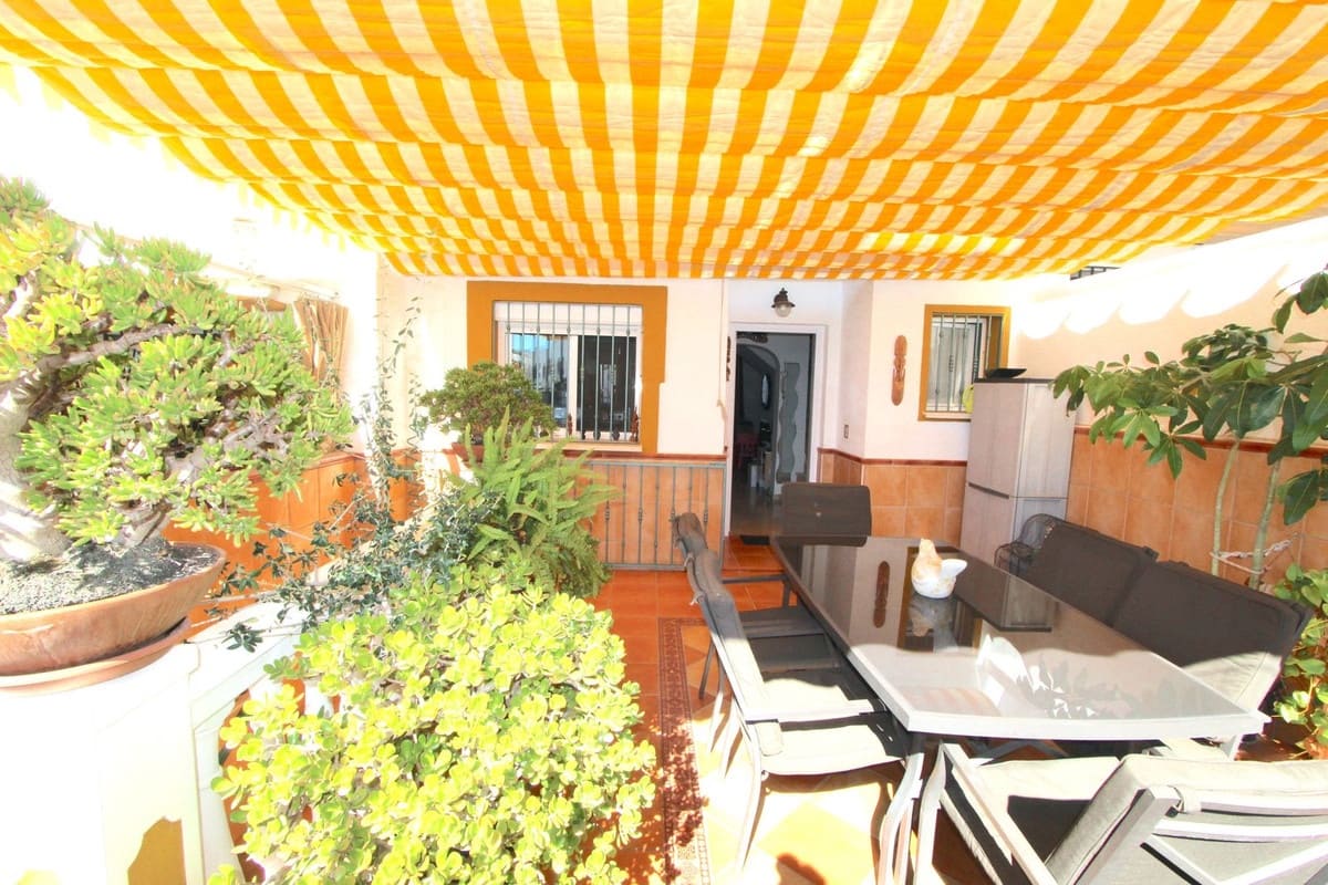 5 quarto Casa em Banda para venda em Marbella com piscina garagem - 560 000 € (Ref: 9964075)