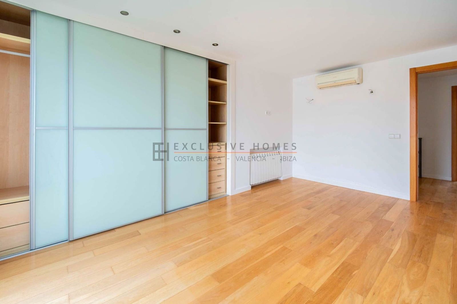 4 quarto Moradia Geminada para venda em Albir com piscina garagem - 902 000 € (Ref: 10025073)