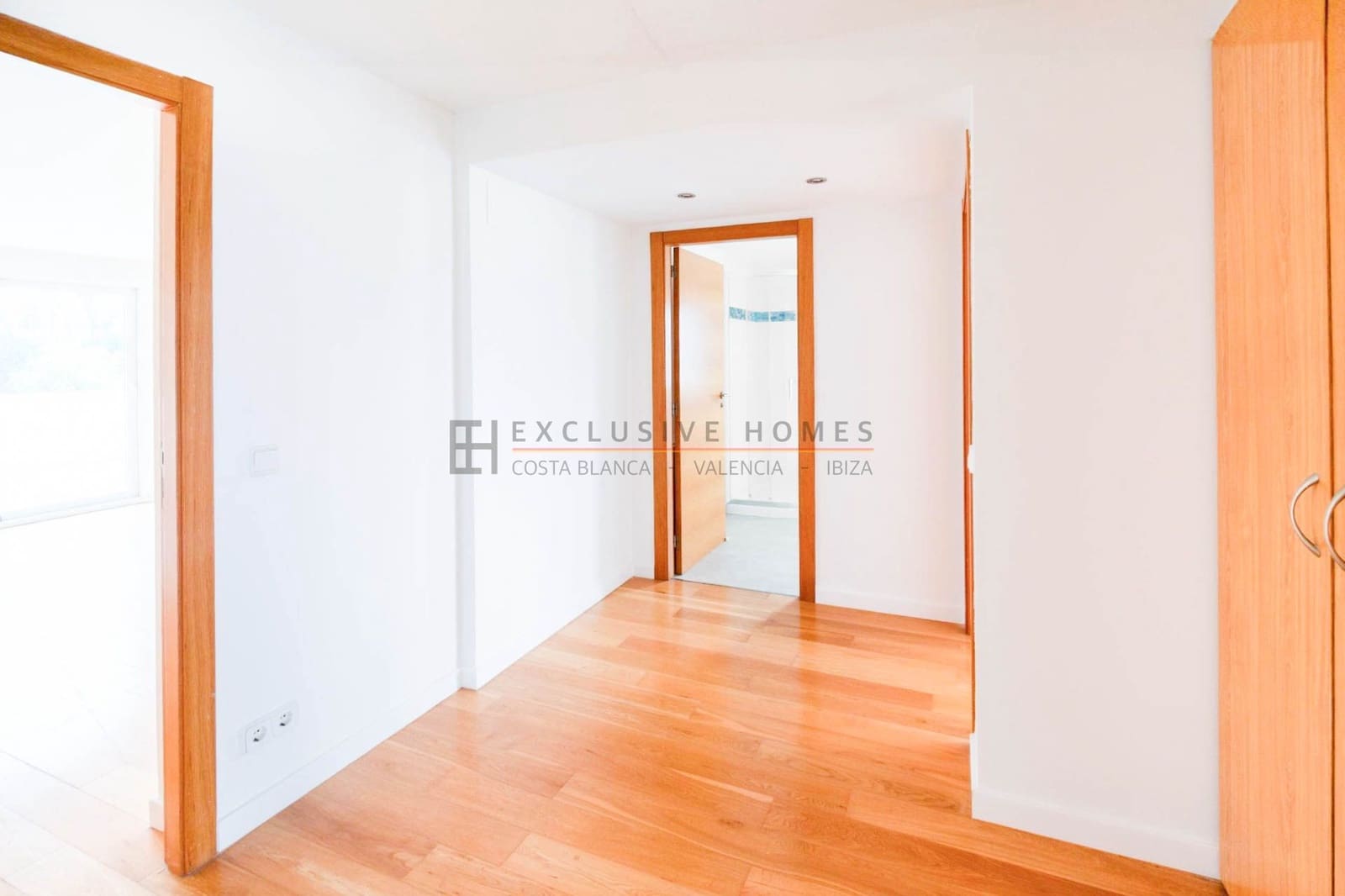 4 quarto Moradia Geminada para venda em Albir com piscina garagem - 902 000 € (Ref: 10025073)