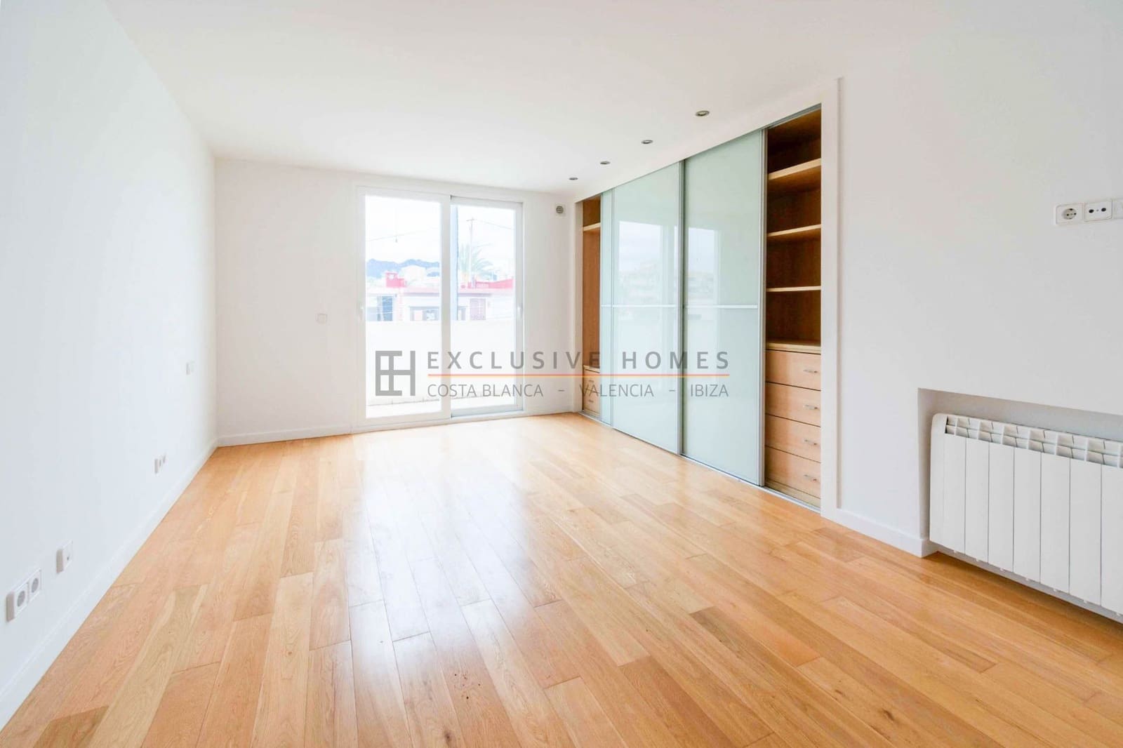 4 quarto Moradia Geminada para venda em Albir com piscina garagem - 902 000 € (Ref: 10025073)