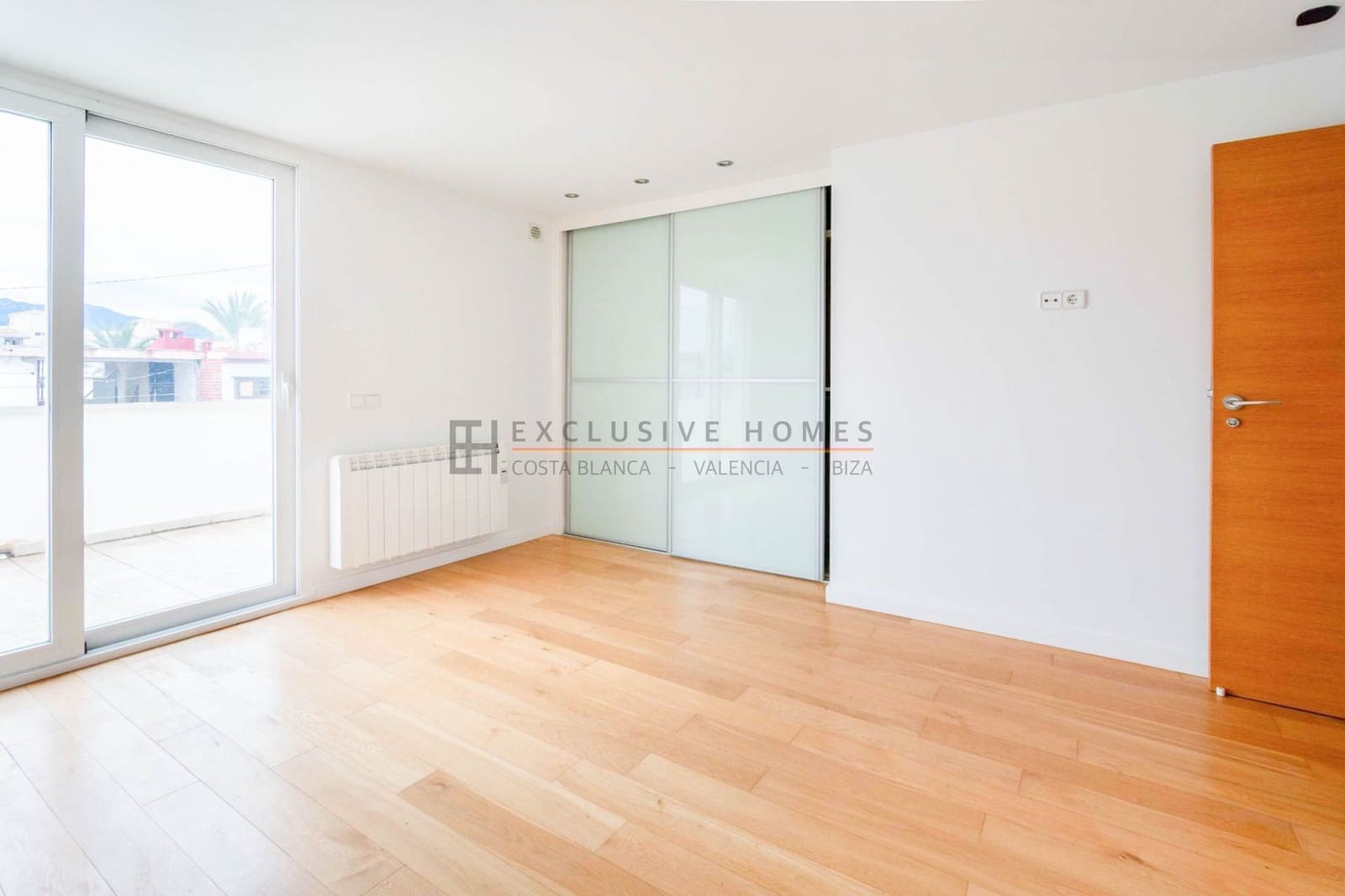 4 quarto Moradia Geminada para venda em Albir com piscina garagem - 902 000 € (Ref: 10025073)