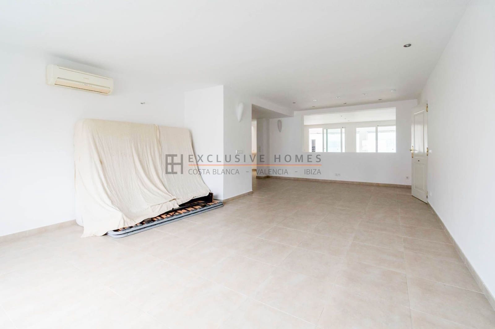 4 quarto Moradia Geminada para venda em Albir com piscina garagem - 902 000 € (Ref: 10025073)
