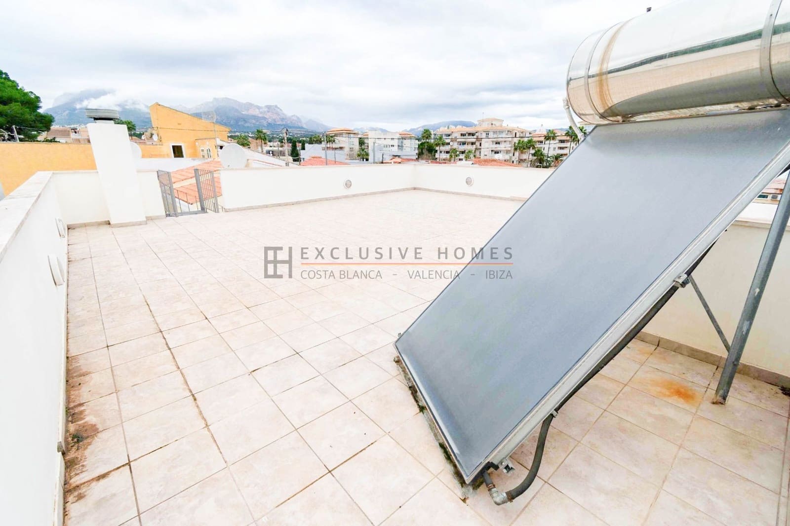 4 quarto Moradia Geminada para venda em Albir com piscina garagem - 902 000 € (Ref: 10025073)