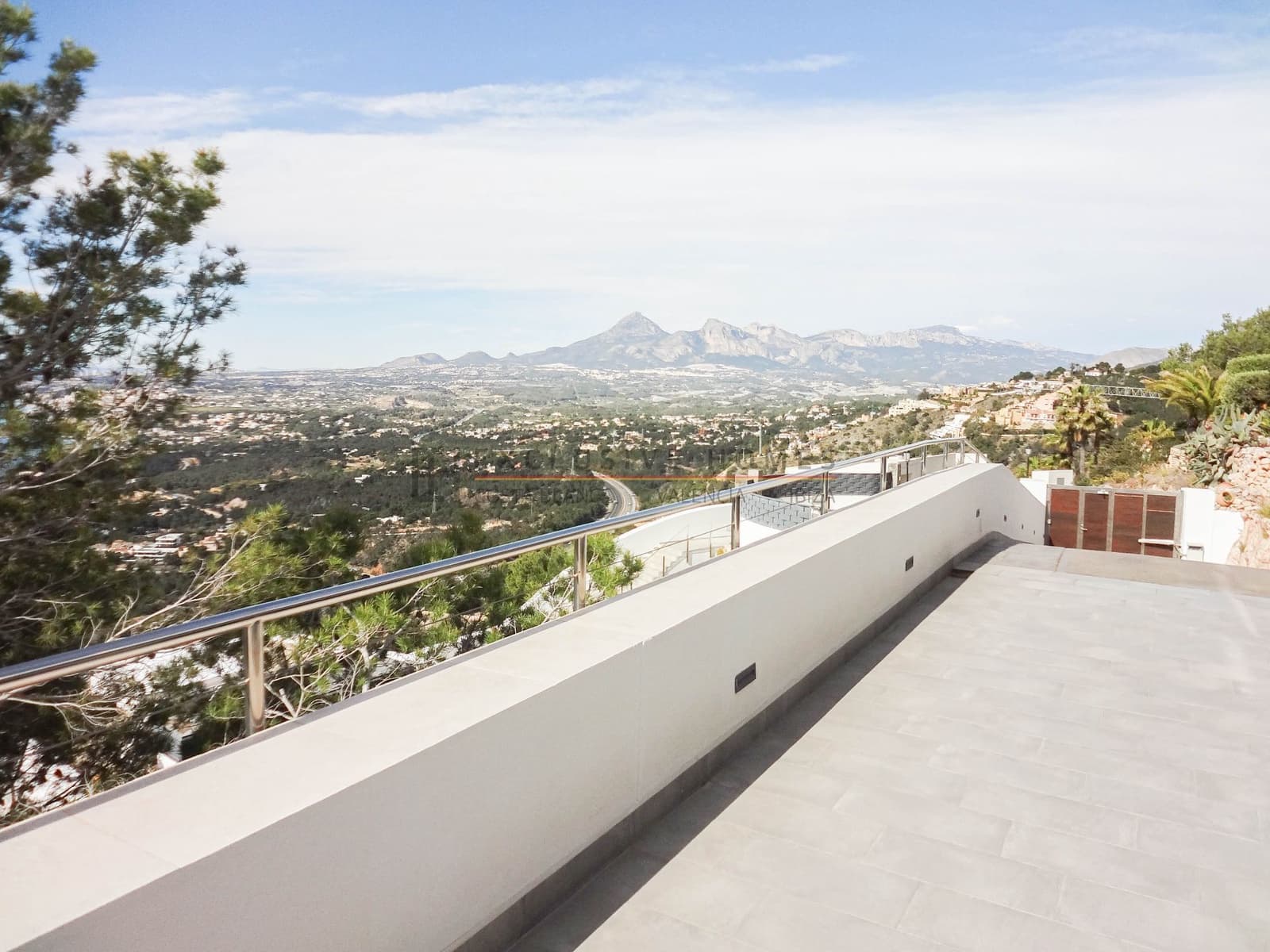 7 sypialnia Willa na sprzedaż w Altea z basenem garażem - 2 850 000 € (Ref: 10025075)