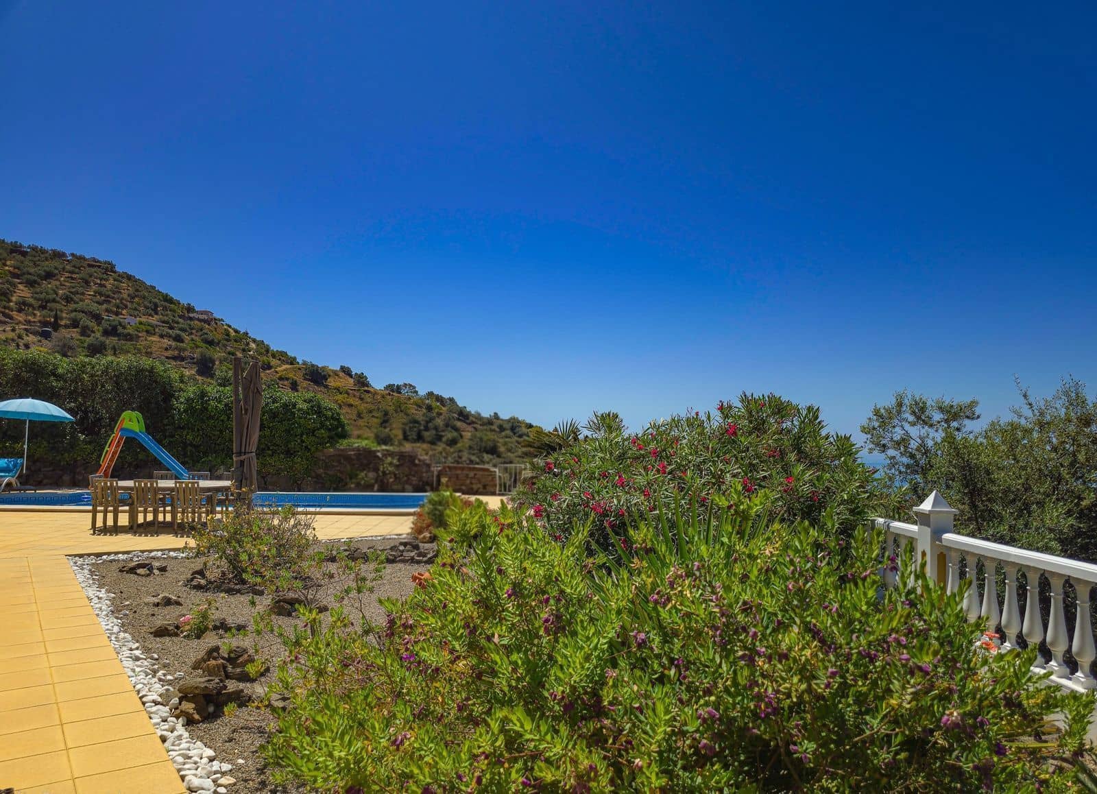 4 quarto Moradia para venda em Arenas com piscina garagem - 895 000 € (Ref: 10031446)