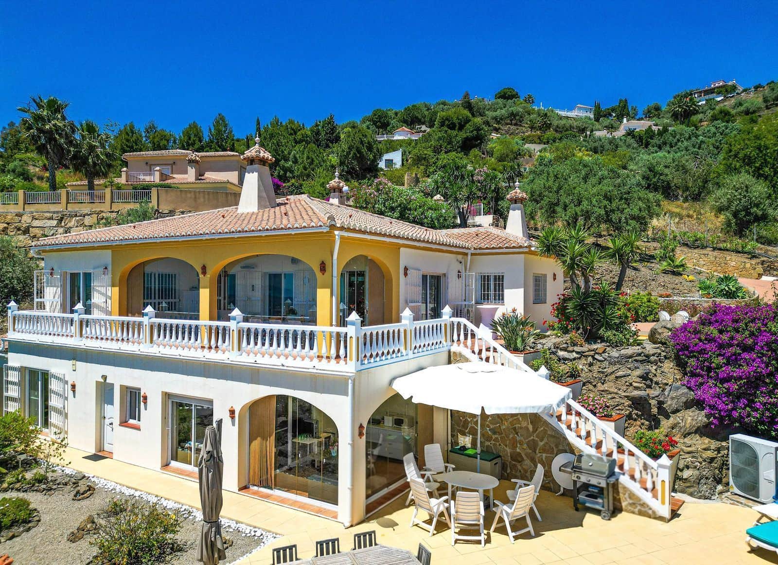 4 quarto Moradia para venda em Arenas com piscina garagem - 895 000 € (Ref: 10031446)