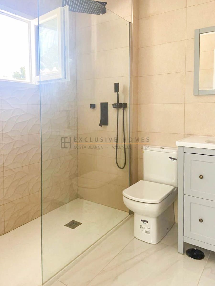 4 sypialnia Willa na sprzedaż w La Nucia z basenem garażem - 586 000 € (Ref: 10031447)