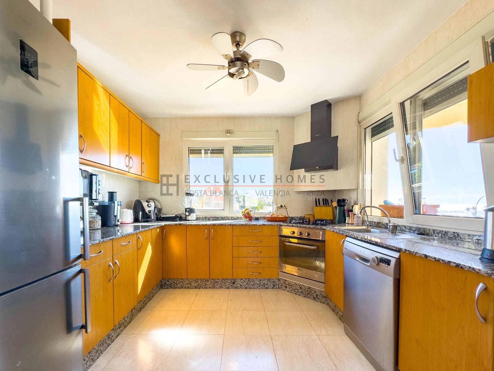3 soveværelse Villa til salg i El Campello med swimmingpool garage - € 595.000 (Ref: 10031450)