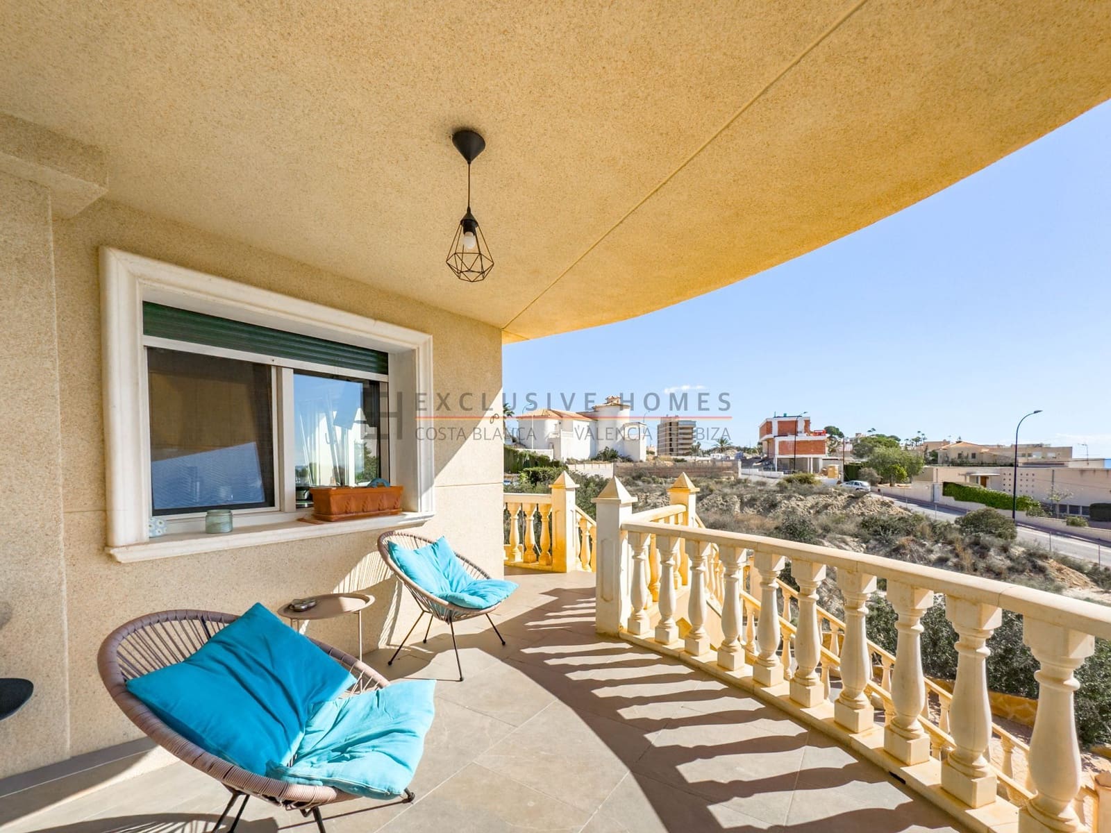 3 soveværelse Villa til salg i El Campello med swimmingpool garage - € 595.000 (Ref: 10031450)