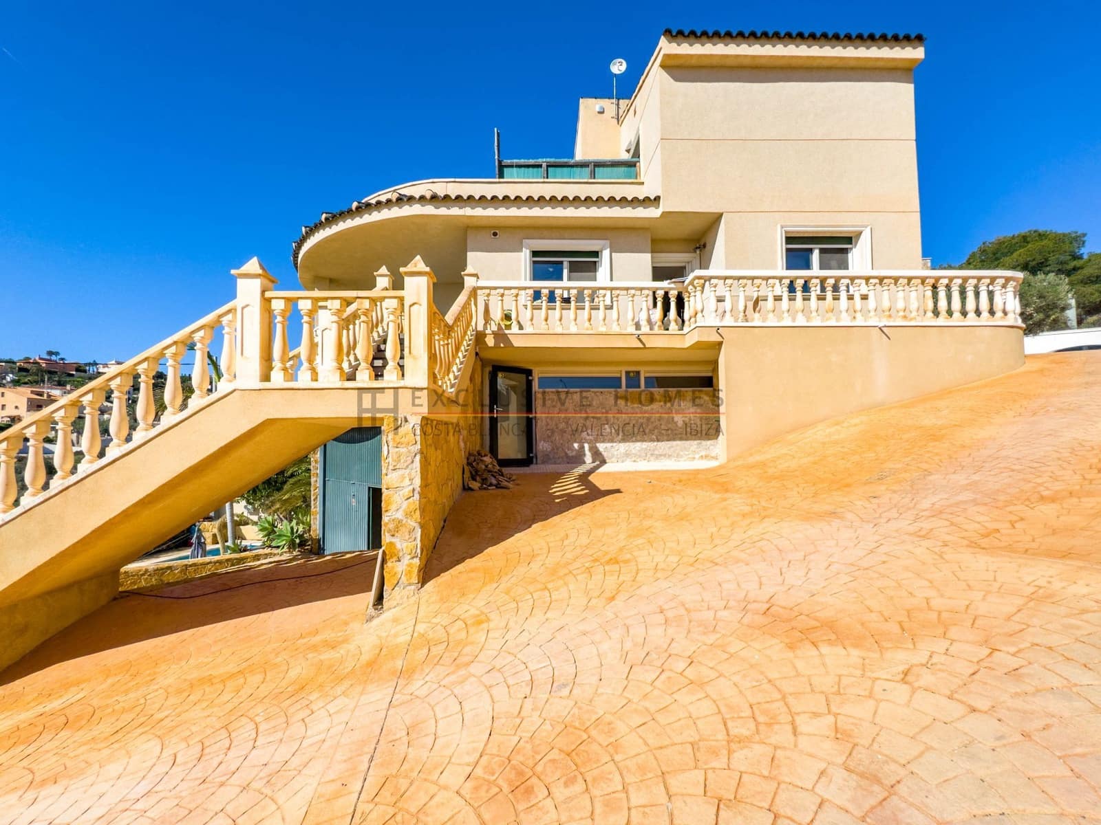 3 soveværelse Villa til salg i El Campello med swimmingpool garage - € 595.000 (Ref: 10031450)
