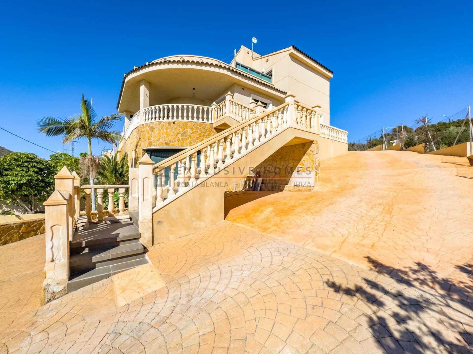 3 soveværelse Villa til salg i El Campello med swimmingpool garage - € 595.000 (Ref: 10031450)