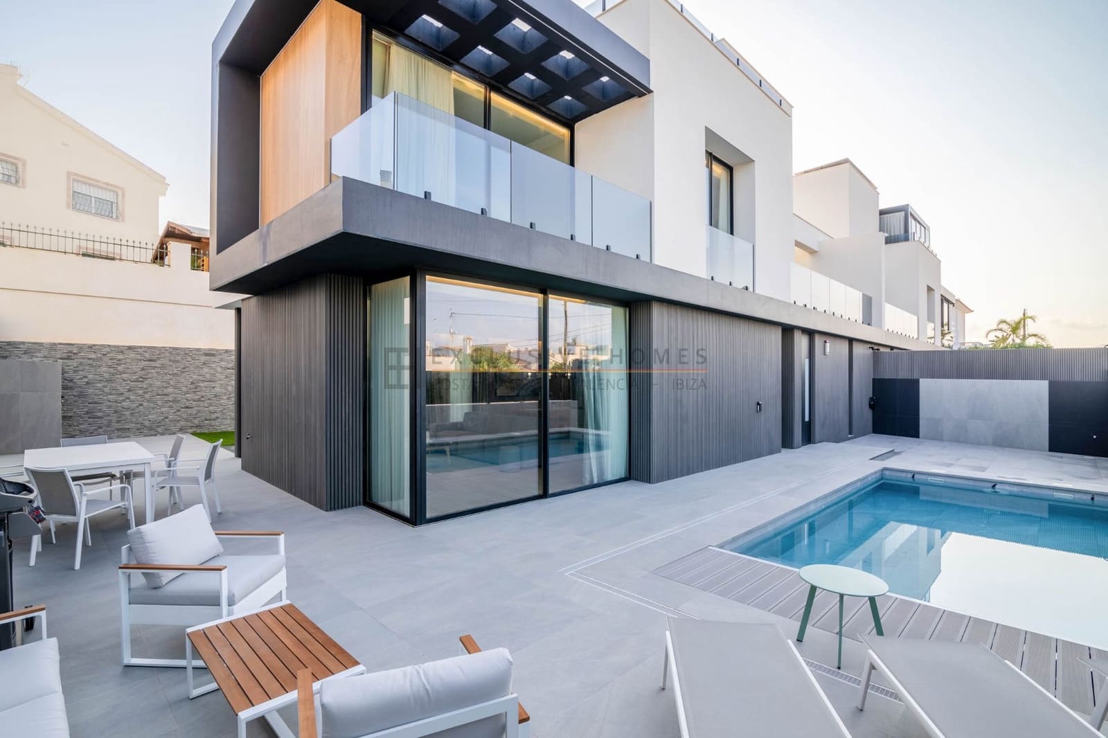 4 slaapkamer Halfvrijstaande villa te koop in Albir met zwembad garage - € 1.950.000 (Ref: 10070306)
