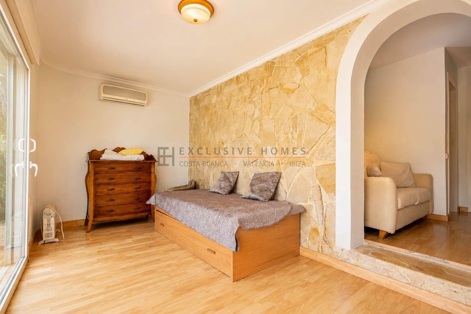 Chalet de 4 habitaciones en La Nucia en venta con piscina garaje - 549.000 € (Ref: 10113572)