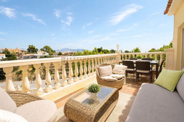 Chalet de 4 habitaciones en Coloma  , La Nucia en venta con piscina garaje - 549.000 € (Ref: 10113572)