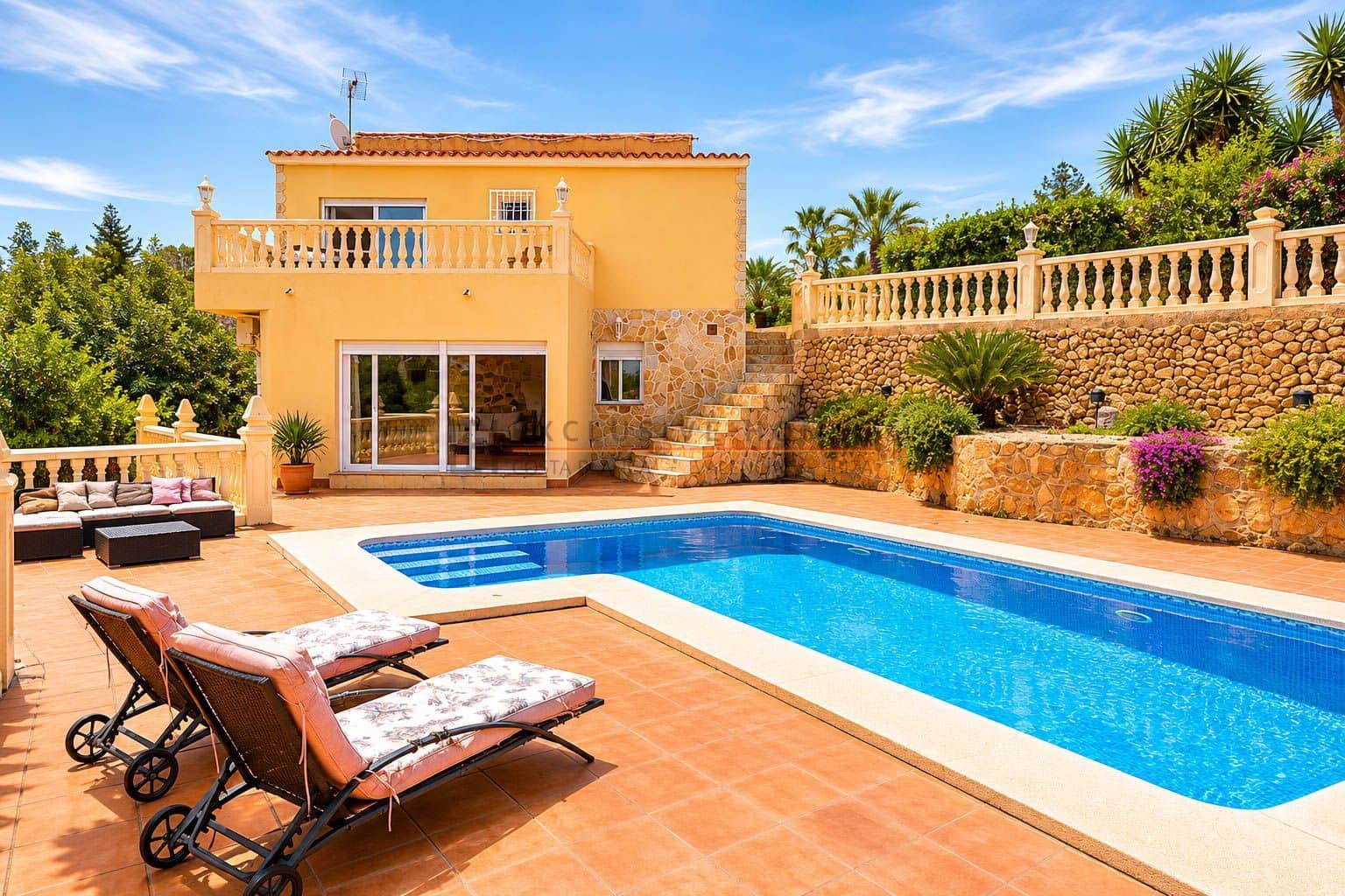 Chalet de 4 habitaciones en La Nucia en venta con piscina garaje - 549.000 € (Ref: 10113572)
