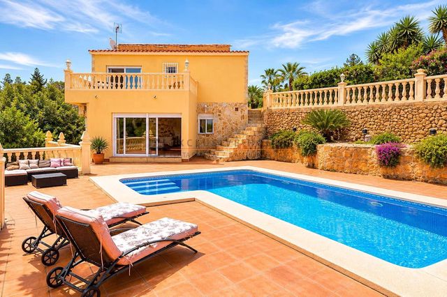 Chalet de 4 habitaciones en Coloma  , La Nucia en venta con piscina garaje - 549.000 € (Ref: 10113572)