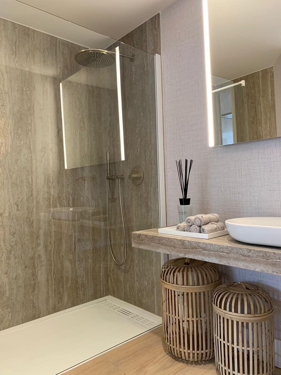 Apartamento de 2 habitaciones en Benidorm en venta con piscina garaje - 925.000 € (Ref: 6025700)
