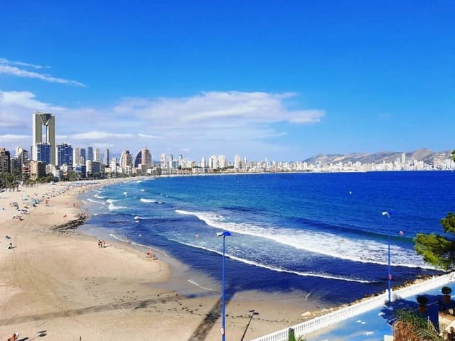 3 sovrum Lägenhet till salu i Playa Poniente, Benidorm med pool garage - 1 200 000 € (Ref: 6308360)