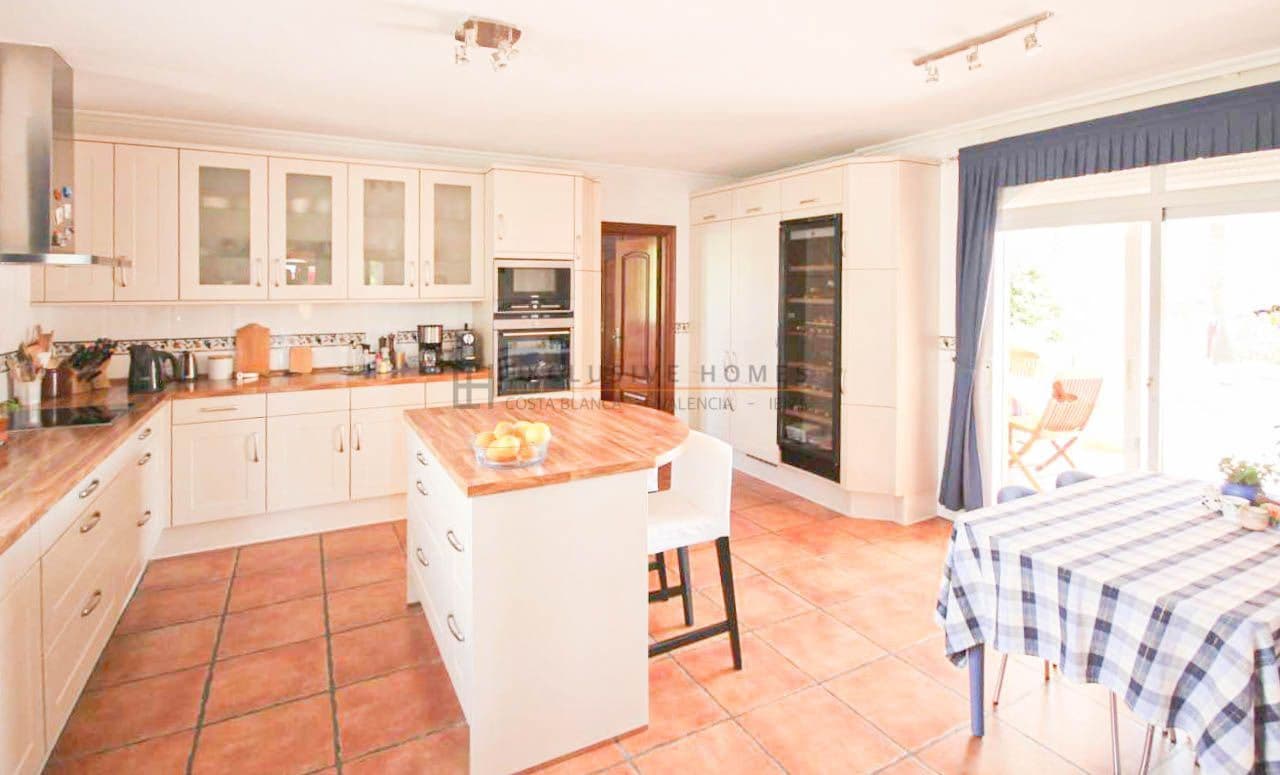 8 soverom Villa til salgs i Alfaz del Pi / L'Alfas del Pi med svømmebasseng garasje - € 1 750 000 (Ref: 6976435)