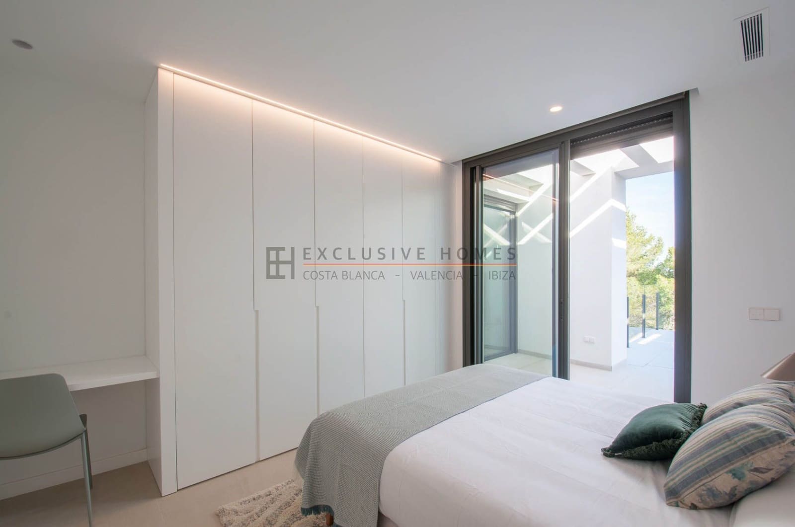 4 bedroom Villa for sale in Moraira with pool garage - € 1,499,000 (Ref: 8572184)