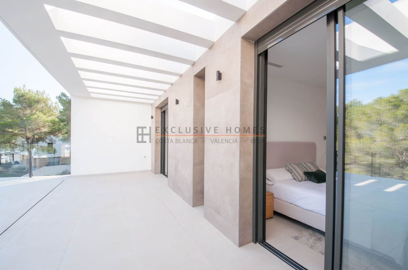 4 bedroom Villa for sale in Moraira with pool garage - € 1,499,000 (Ref: 8572184)
