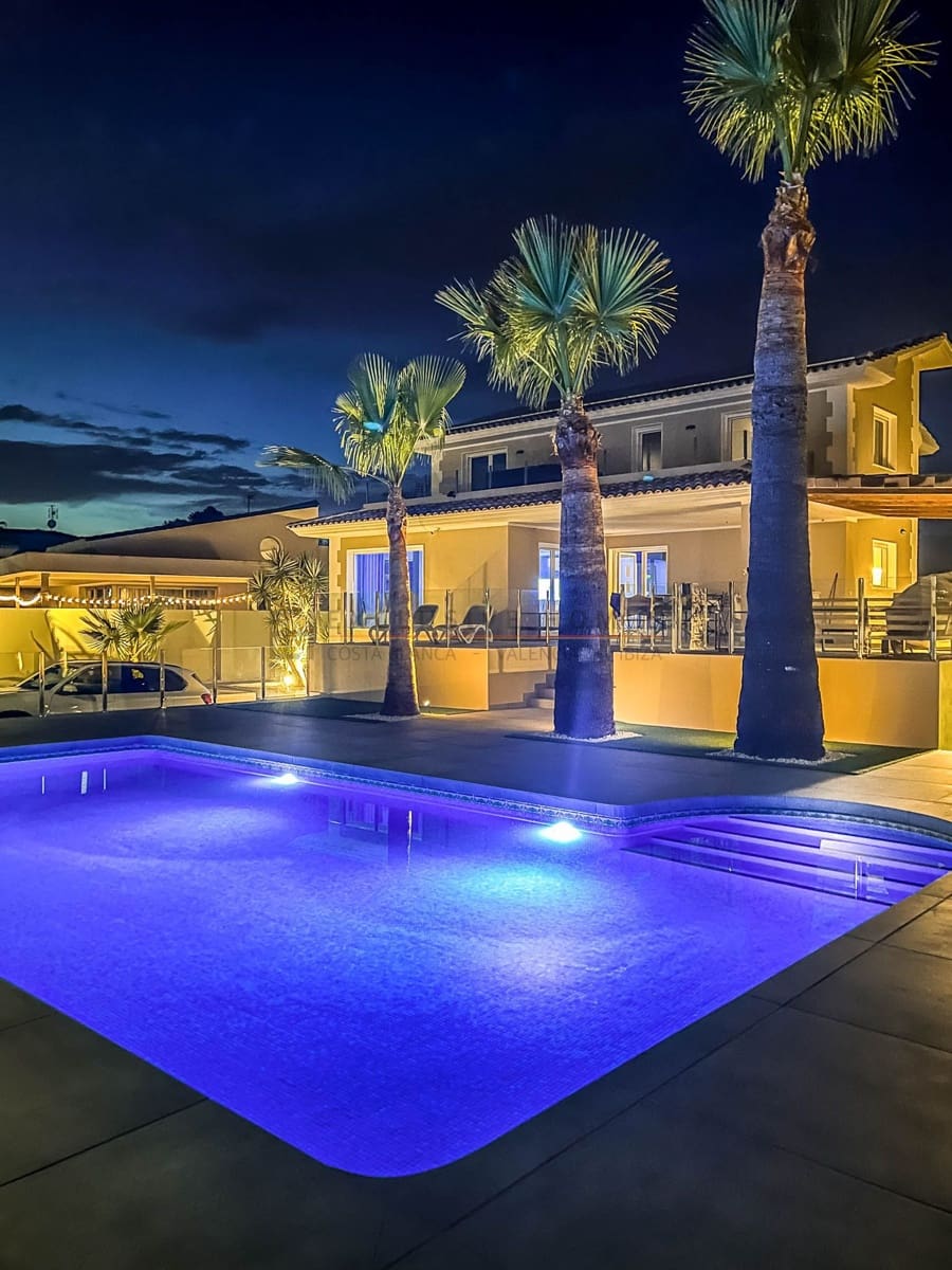 4 bedroom Villa for sale in Alfaz del Pi / L'Alfas del Pi with pool garage - € 1,195,000 (Ref: 8626490)