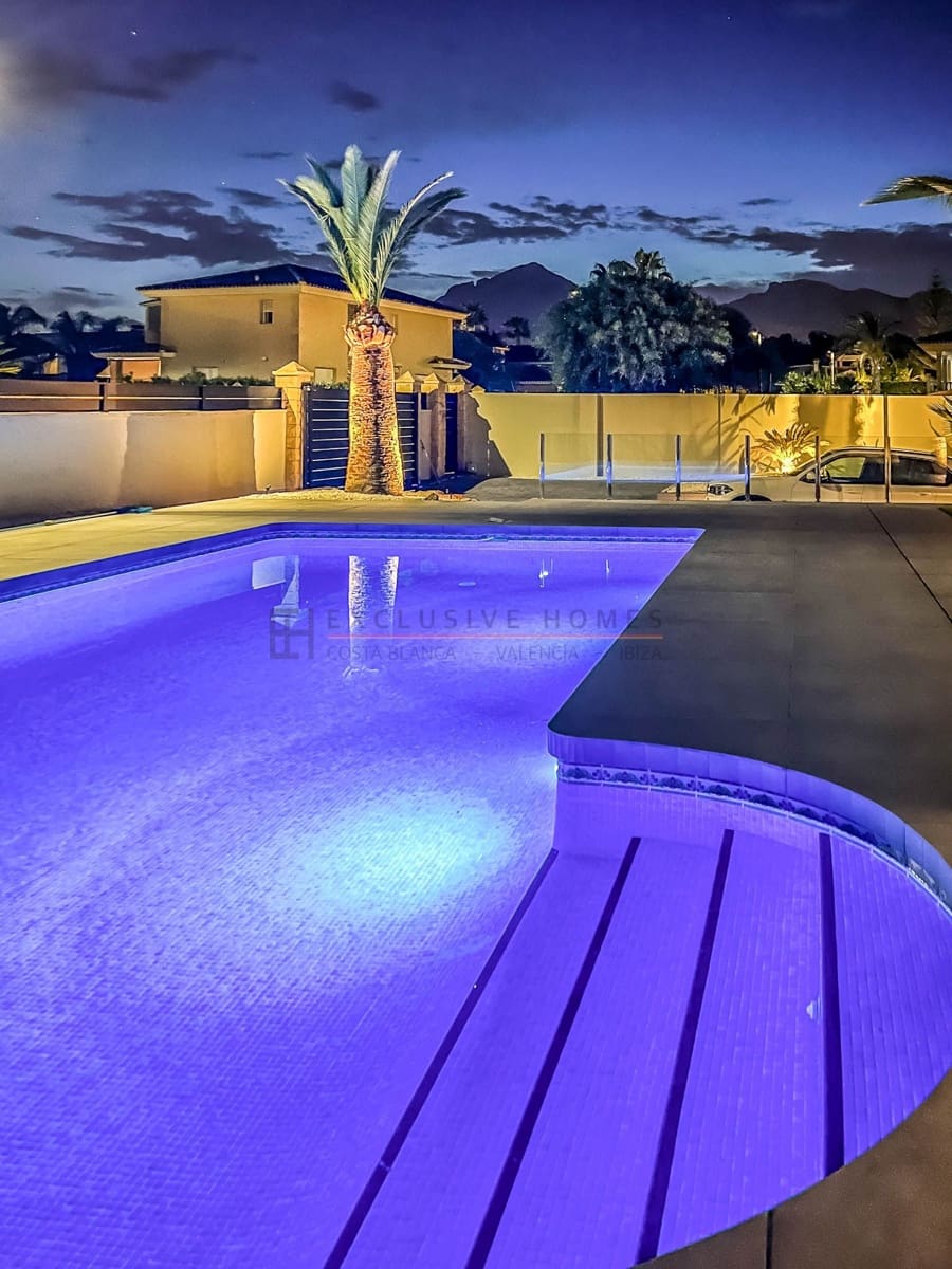 4 bedroom Villa for sale in Alfaz del Pi / L'Alfas del Pi with pool garage - € 1,195,000 (Ref: 8626490)