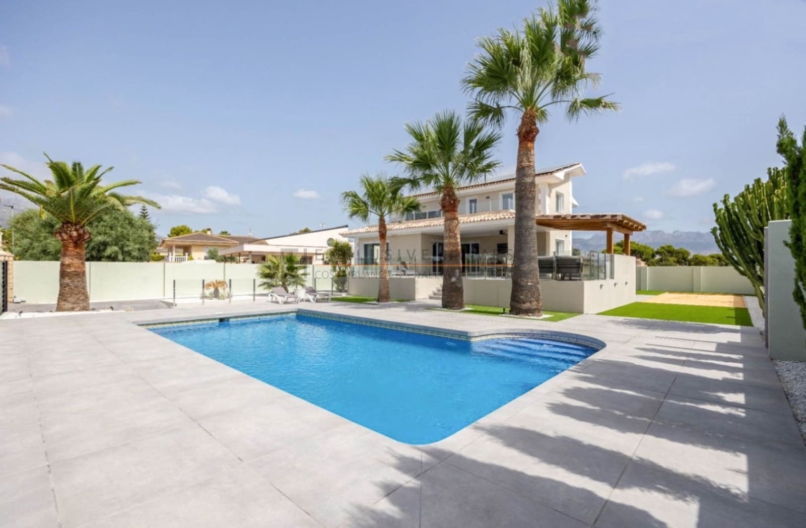 4 bedroom Villa for sale in Alfaz del Pi / L'Alfas del Pi with pool garage - € 1,195,000 (Ref: 8626490)