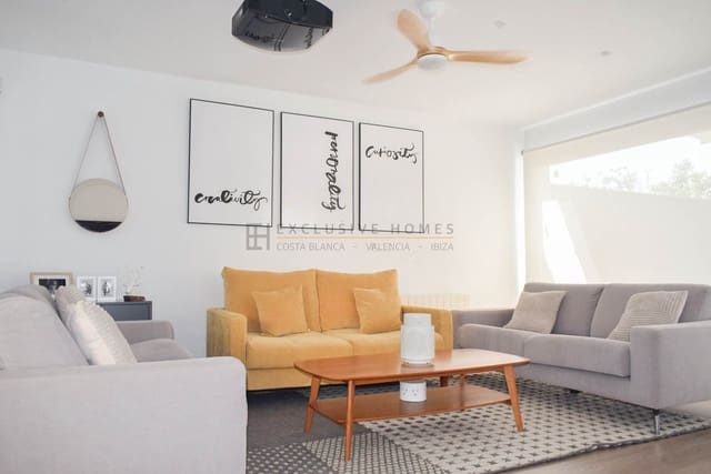 4 soverom Kjedet enebolig til salgs i Alfaz del Pi / L'Alfàs del Pi med svømmebasseng garasje - € 599 000 (Ref: 8665124)