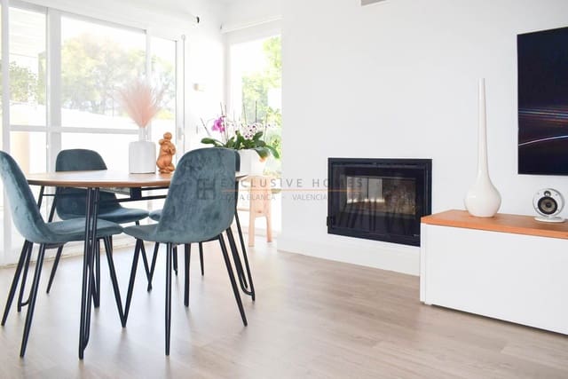 4 soverom Kjedet enebolig til salgs i Alfaz del Pi / L'Alfàs del Pi med svømmebasseng garasje - € 599 000 (Ref: 8665124)