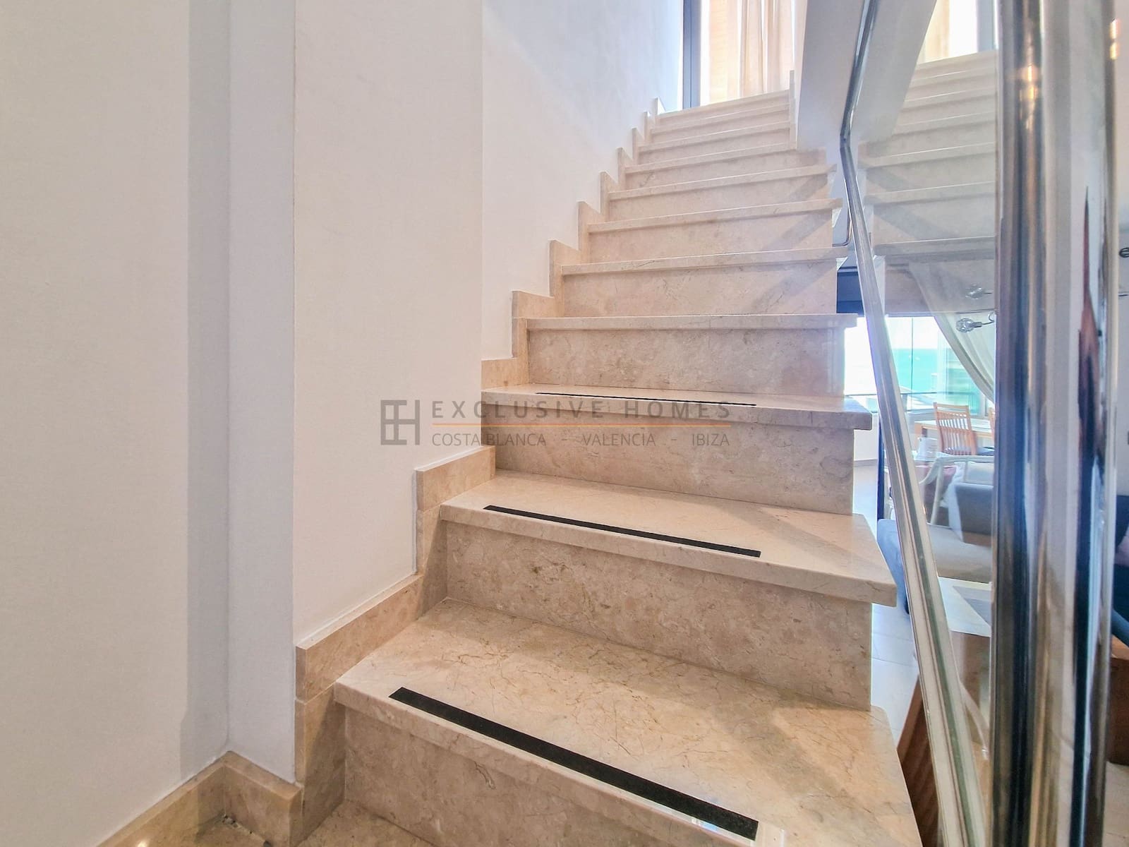 2 sypialnia Penthouse na sprzedaż w Albir z basenem garażem - 649 000 € (Ref: 8757317)