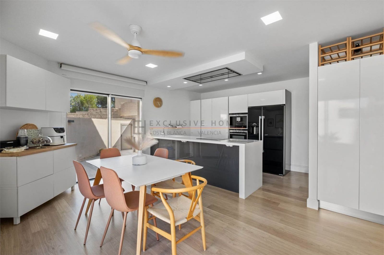 3 soveværelse Semi-Rækkehus til salg i Alfaz del Pi / L'Alfas del Pi med swimmingpool garage - € 585.000 (Ref: 8801369)