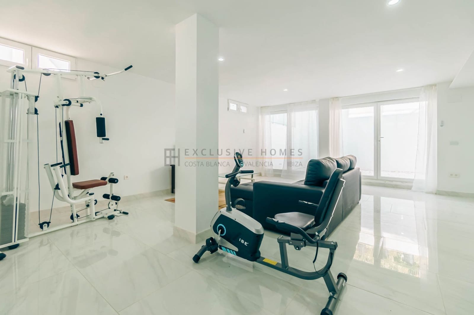4 bedroom Villa for sale in La Nucia with pool garage - € 580,000 (Ref: 8805646)