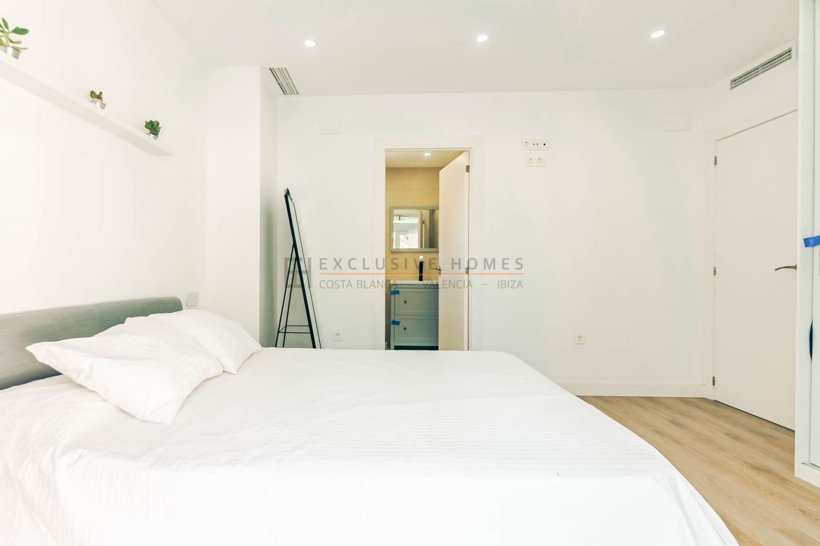 4 bedroom Villa for sale in La Nucia with pool garage - € 580,000 (Ref: 8805646)