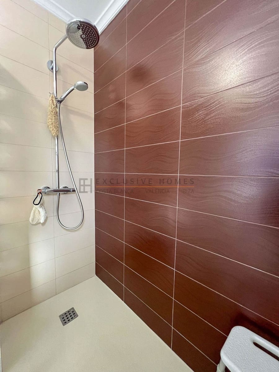 Chalet de 4 habitaciones en Polop en venta con piscina garaje - 749.000 € (Ref: 8887546)