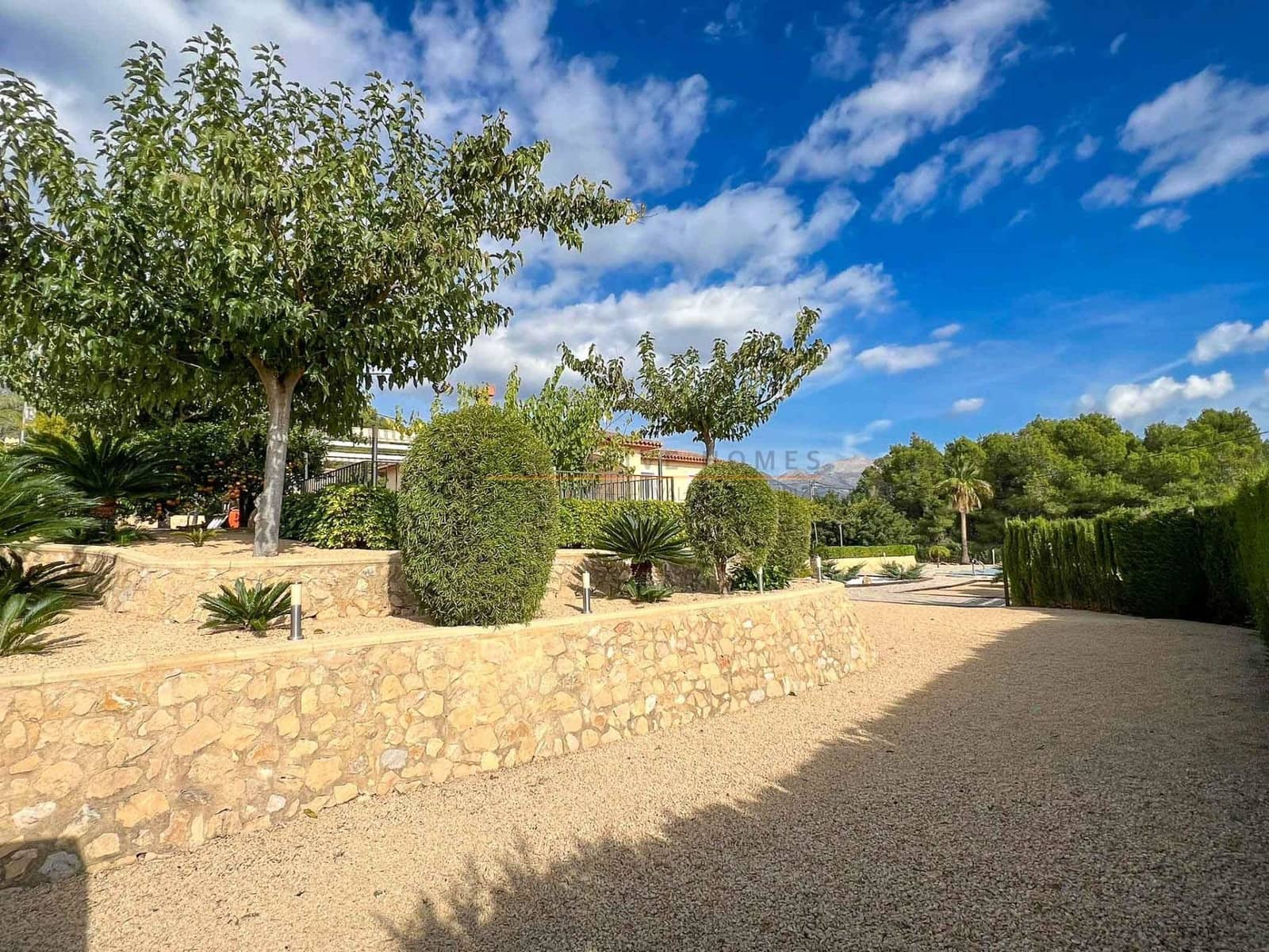 Chalet de 4 habitaciones en Polop en venta con piscina garaje - 749.000 € (Ref: 8887546)