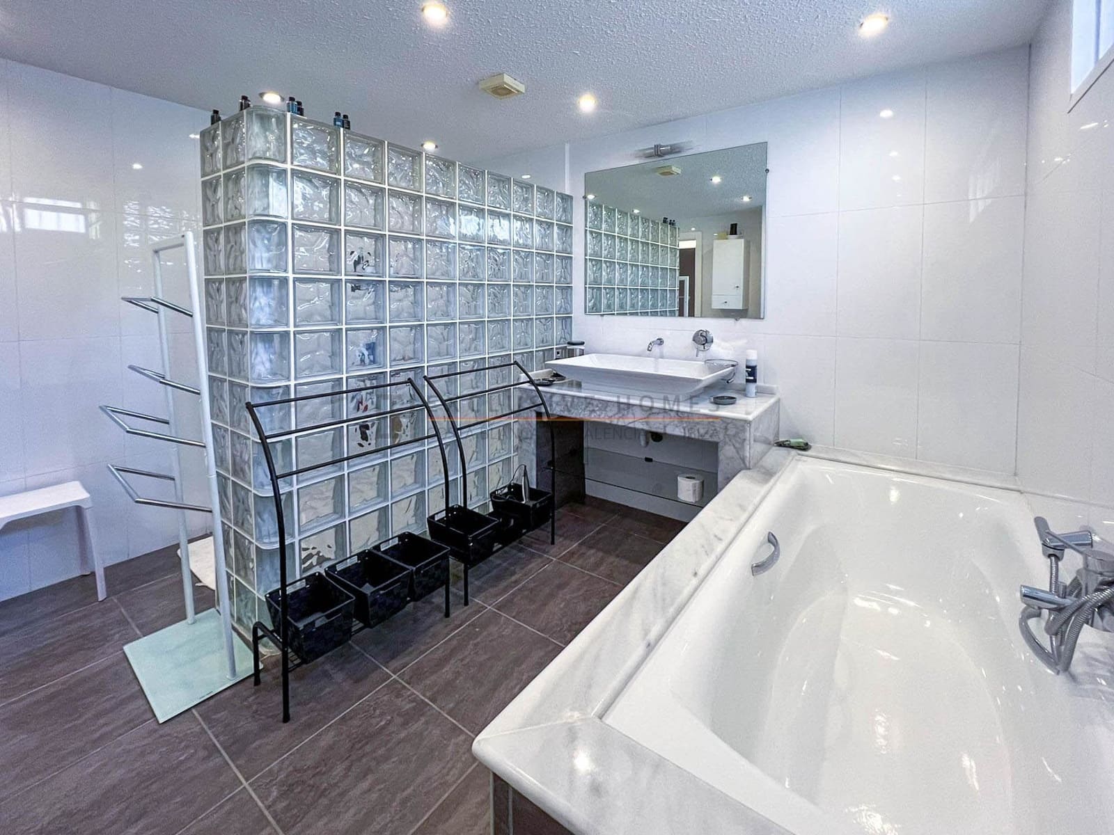 Chalet de 4 habitaciones en Polop en venta con piscina garaje - 749.000 € (Ref: 8887546)