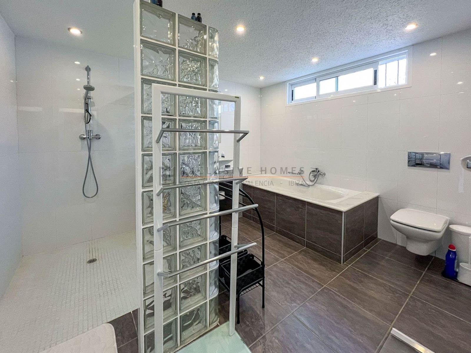 Chalet de 4 habitaciones en Polop en venta con piscina garaje - 749.000 € (Ref: 8887546)