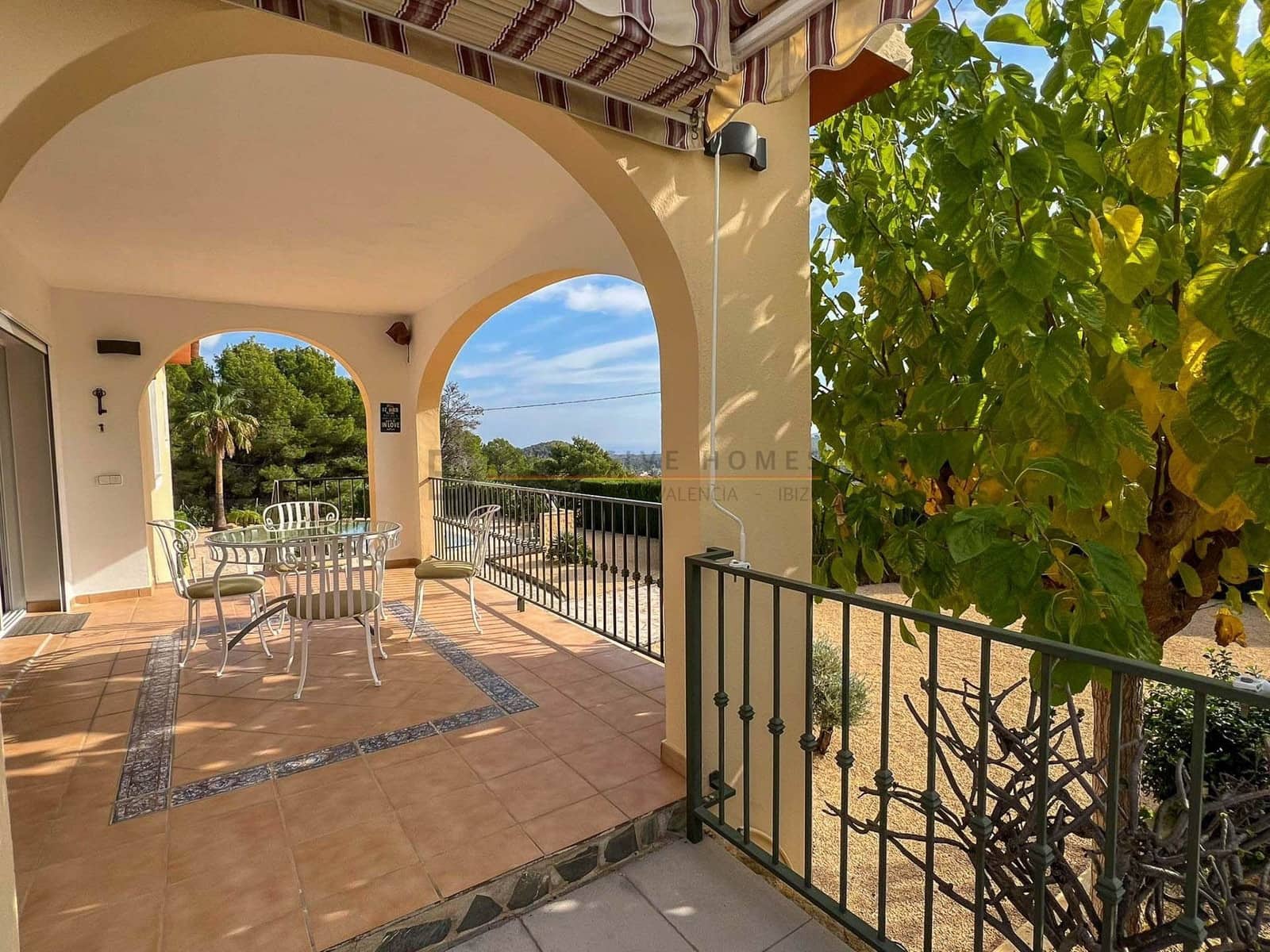 Chalet de 4 habitaciones en Polop en venta con piscina garaje - 749.000 € (Ref: 8887546)