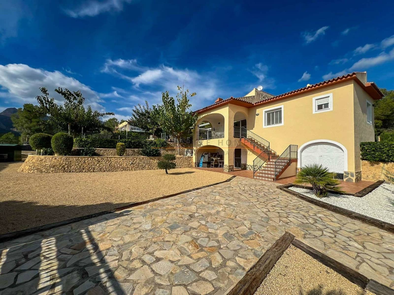 Chalet de 4 habitaciones en Polop en venta con piscina garaje - 749.000 € (Ref: 8887546)