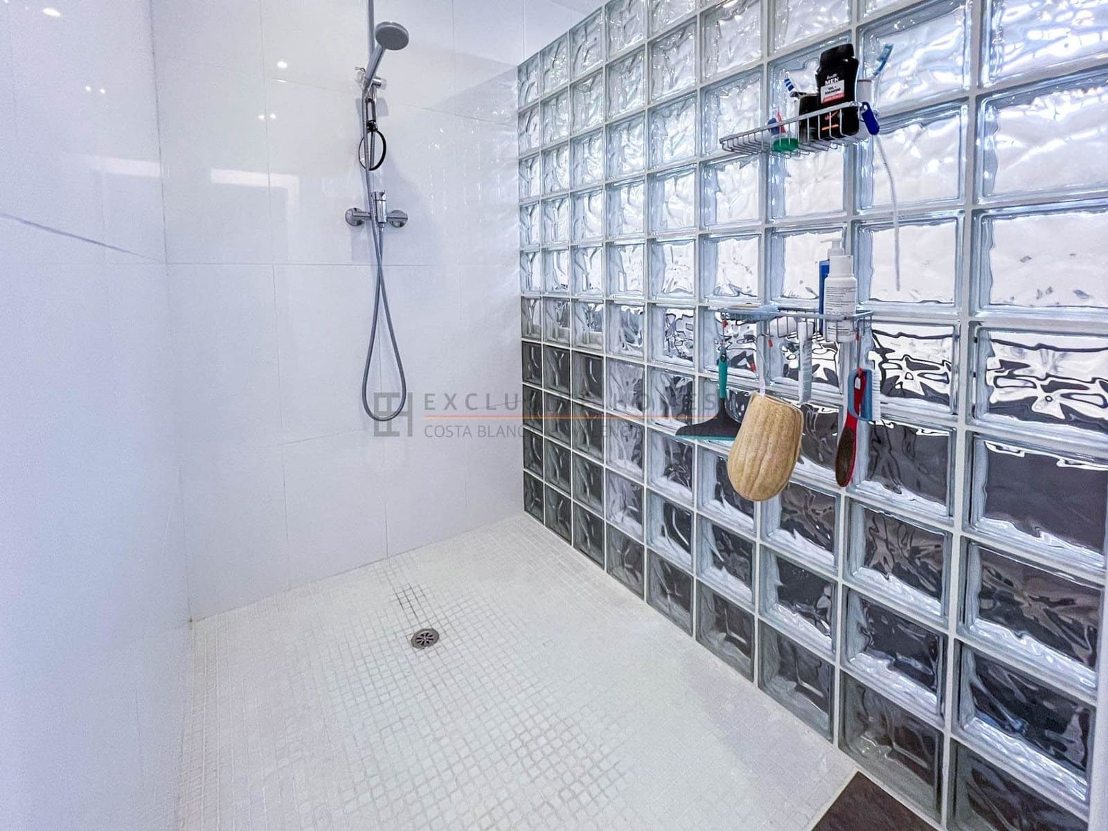 Chalet de 4 habitaciones en Polop en venta con piscina garaje - 749.000 € (Ref: 8887546)