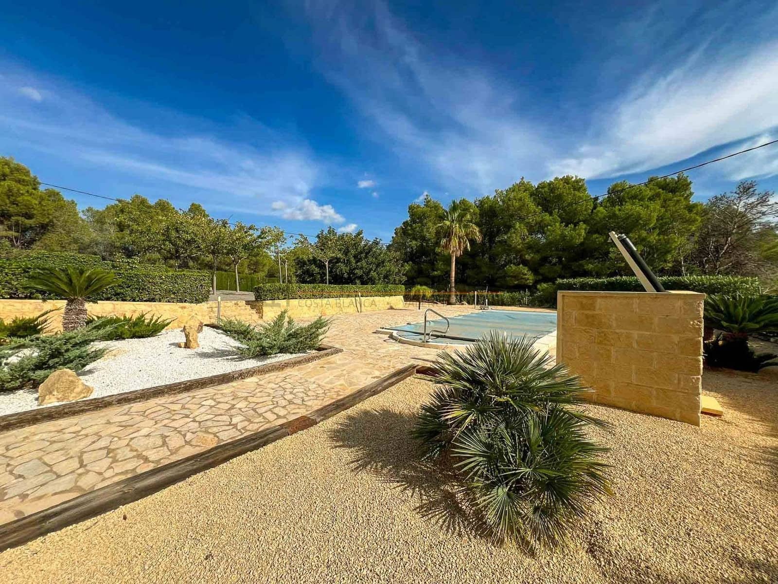 Chalet de 4 habitaciones en Polop en venta con piscina garaje - 749.000 € (Ref: 8887546)