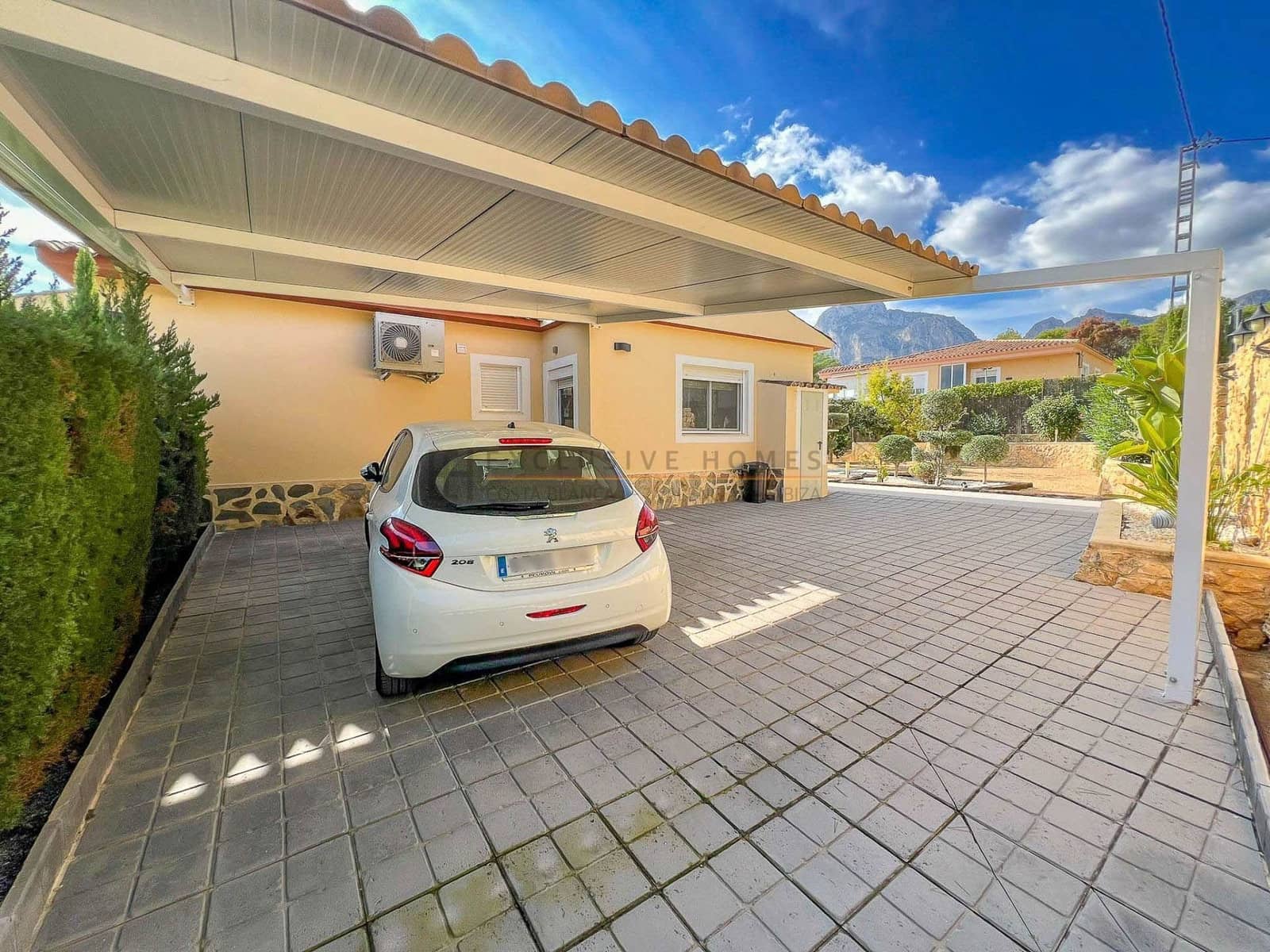 Chalet de 4 habitaciones en Polop en venta con piscina garaje - 749.000 € (Ref: 8887546)