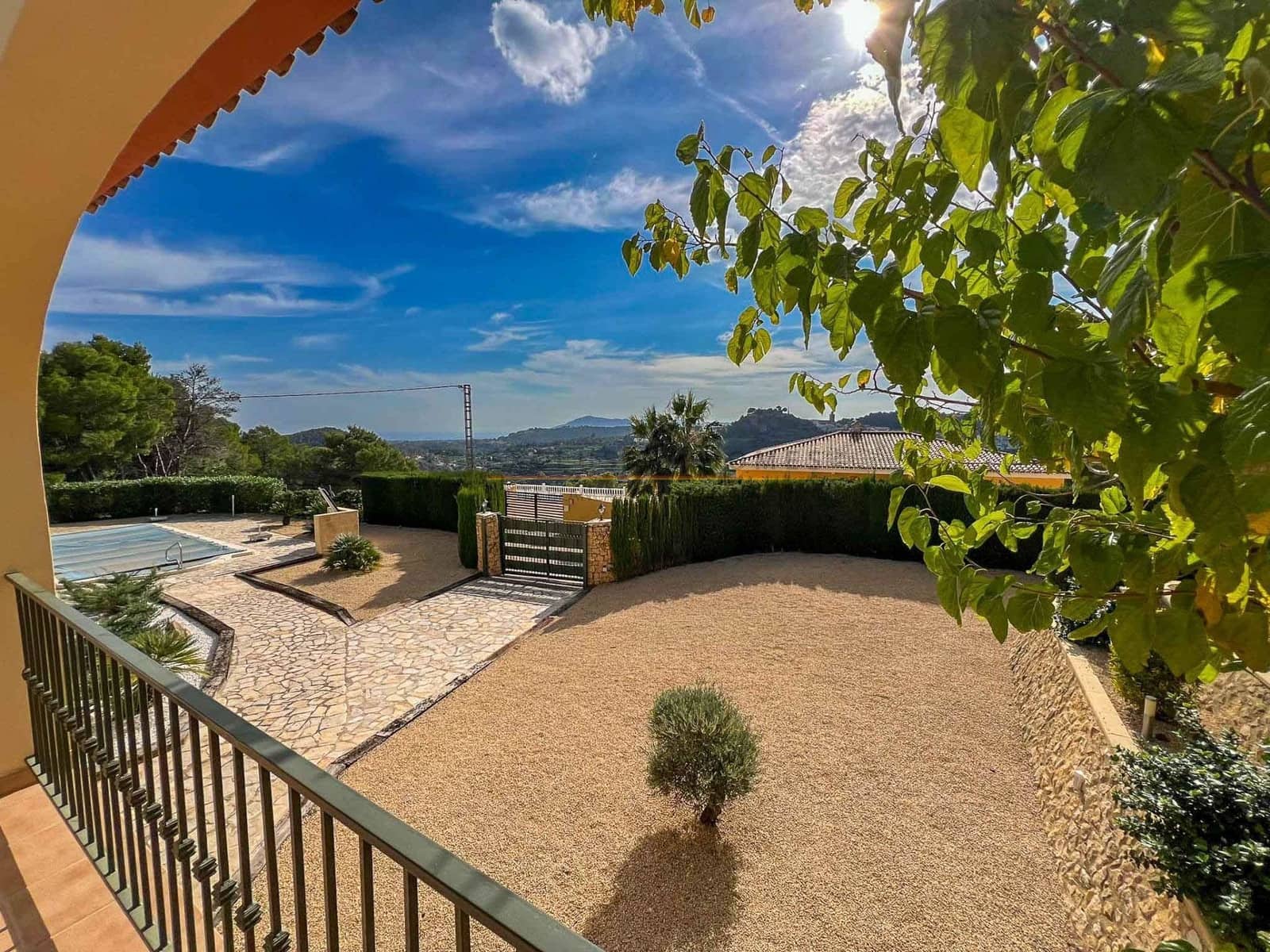 Chalet de 4 habitaciones en Polop en venta con piscina garaje - 749.000 € (Ref: 8887546)