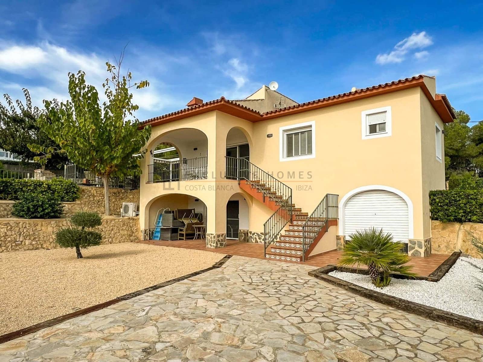 Chalet de 4 habitaciones en Polop en venta con piscina garaje - 749.000 € (Ref: 8887546)