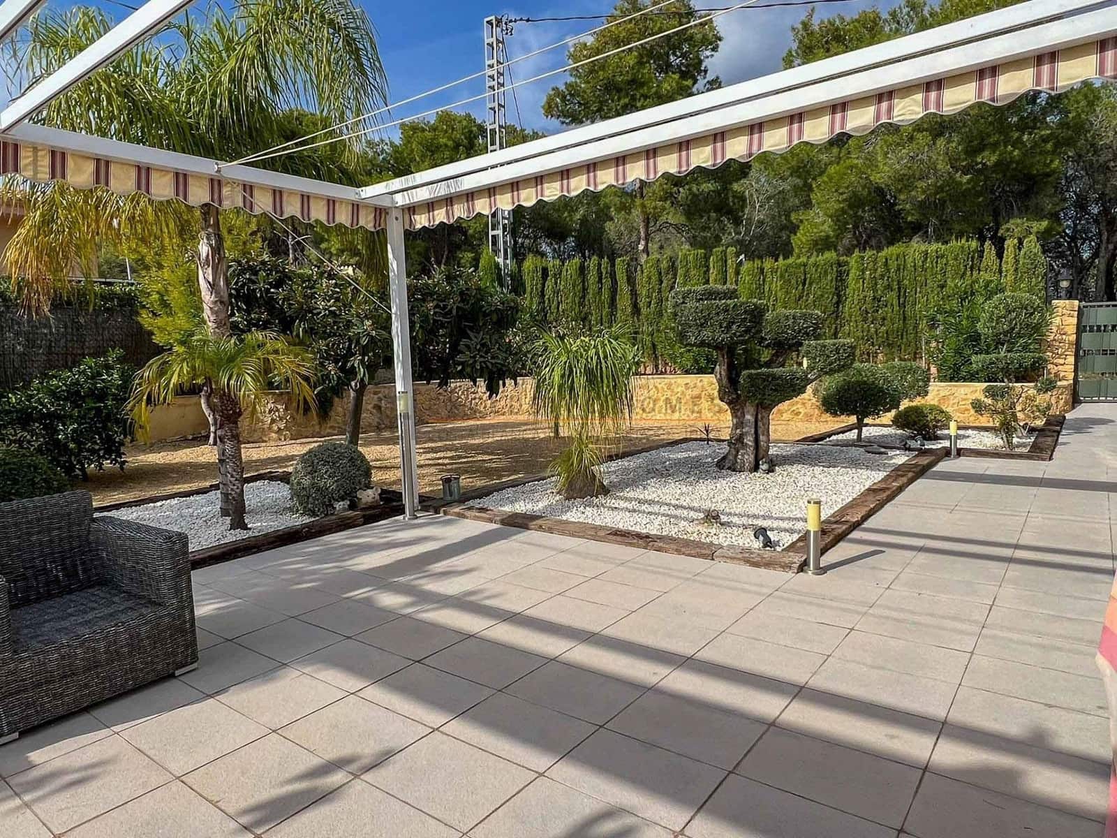 Chalet de 4 habitaciones en Polop en venta con piscina garaje - 749.000 € (Ref: 8887546)