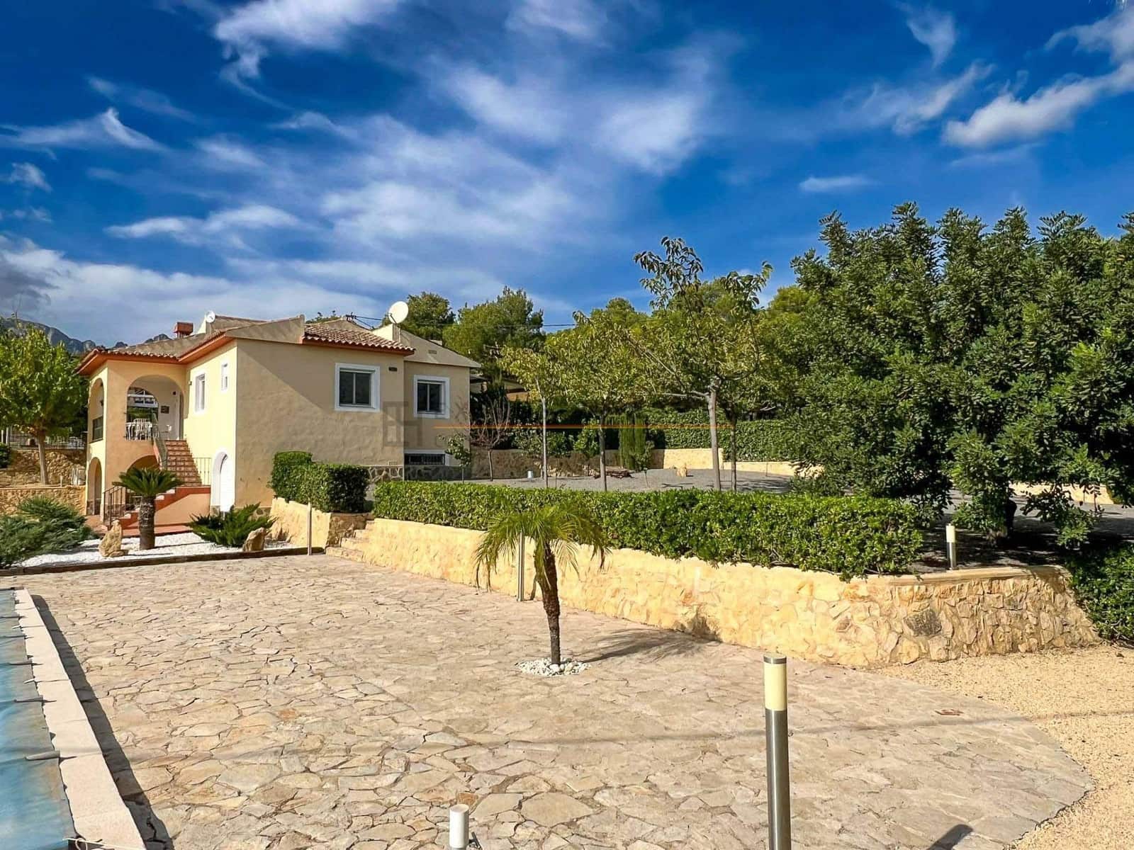 Chalet de 4 habitaciones en Polop en venta con piscina garaje - 749.000 € (Ref: 8887546)