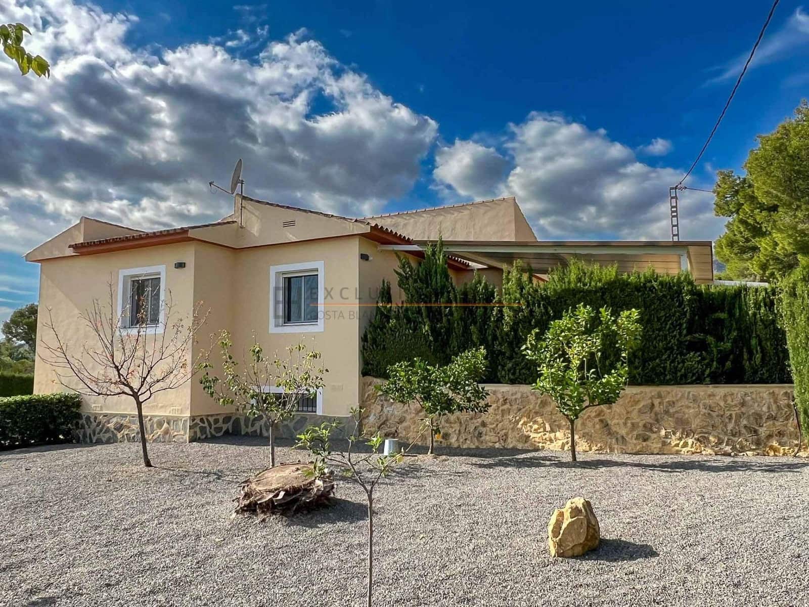 Chalet de 4 habitaciones en Polop en venta con piscina garaje - 749.000 € (Ref: 8887546)
