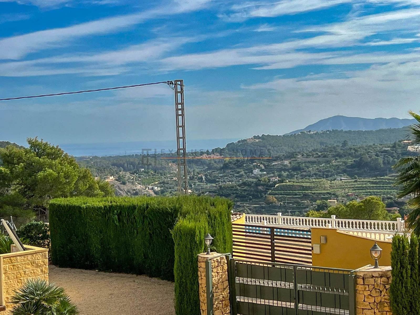 Chalet de 4 habitaciones en Polop en venta con piscina garaje - 749.000 € (Ref: 8887546)